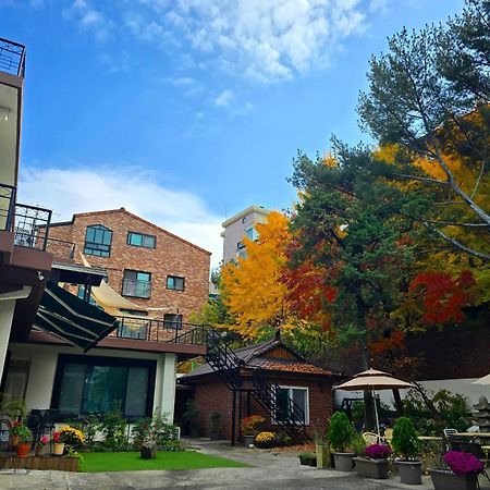 Slow Vibe Myeongdong Seoul Exterior photo
