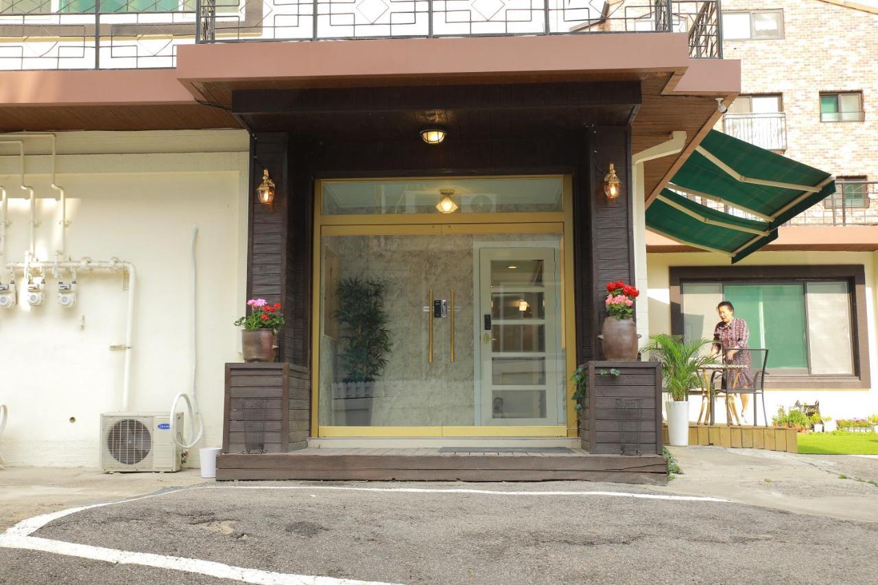 Slow Vibe Myeongdong Seoul Exterior photo