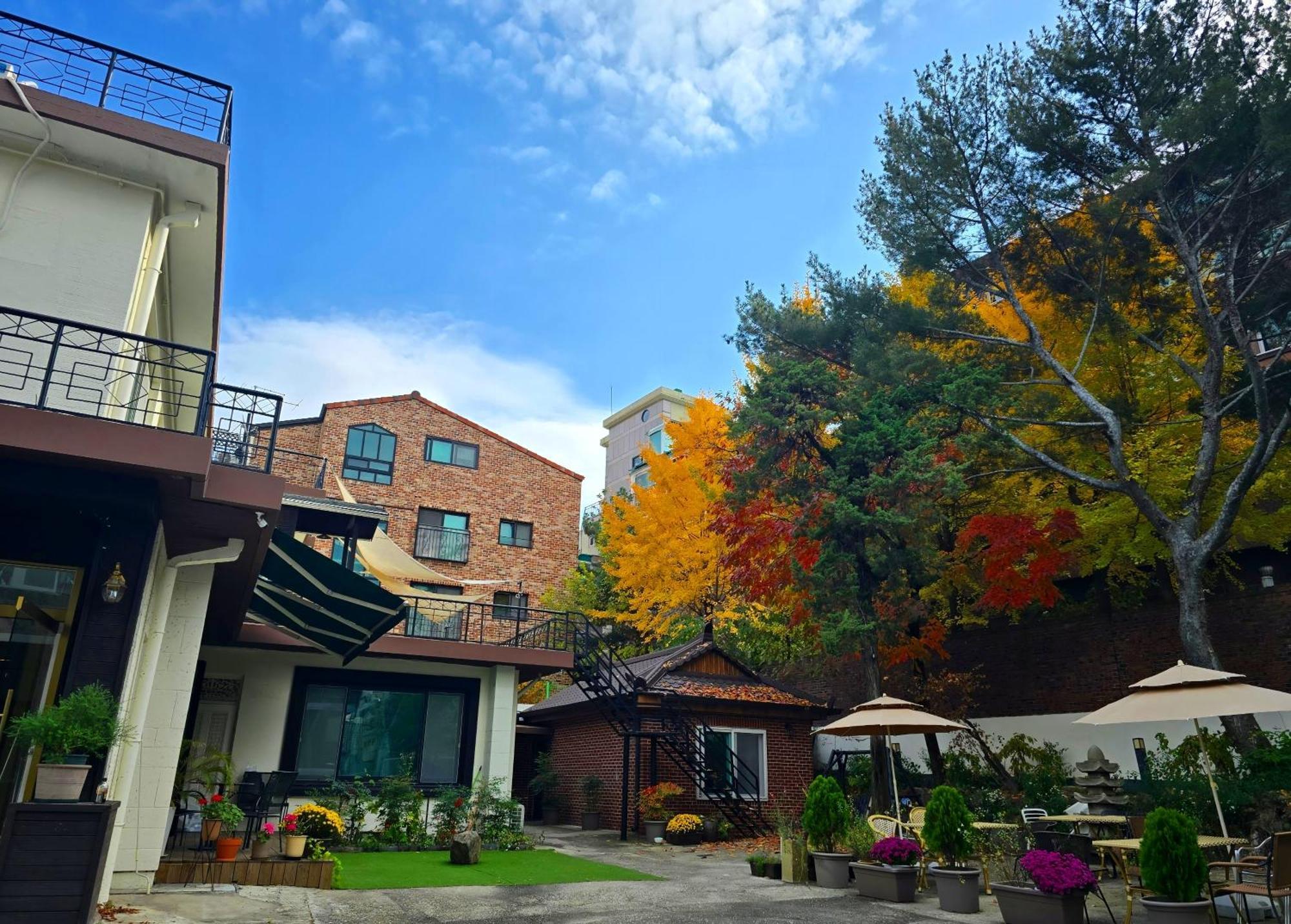 Slow Vibe Myeongdong Seoul Exterior photo